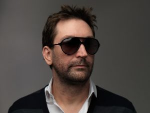 Leslie-Benzies-with-shades